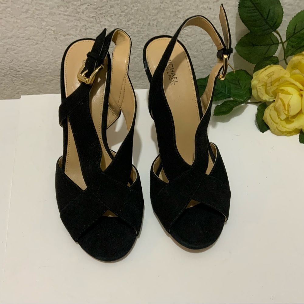 Michael Kors suede perp toe heeled sandals heels pumps 8.5 M buckle